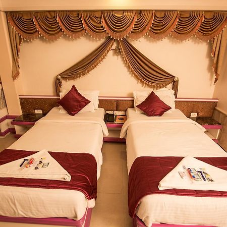 Hotel Ashwin Мумбай Екстериор снимка