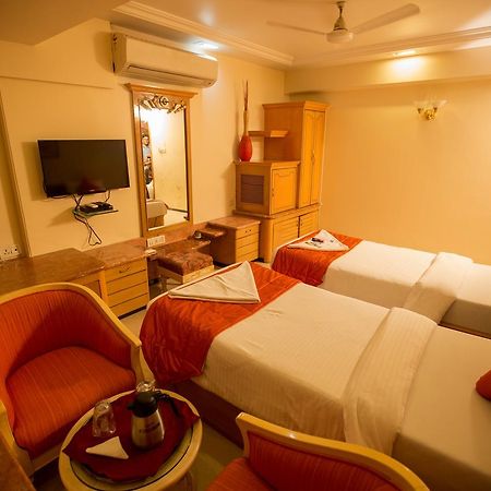 Hotel Ashwin Мумбай Екстериор снимка
