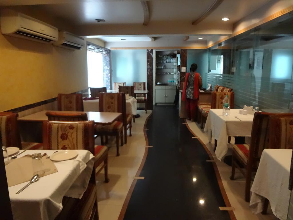 Hotel Ashwin Мумбай Екстериор снимка