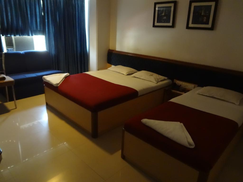 Hotel Ashwin Мумбай Екстериор снимка
