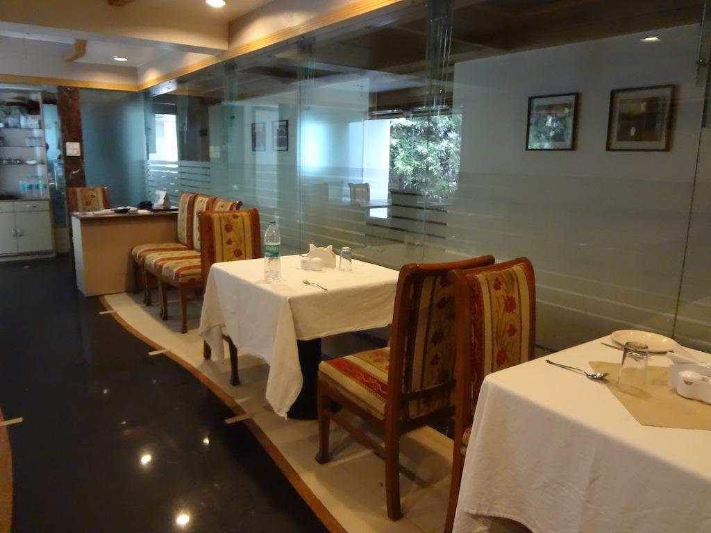 Hotel Ashwin Мумбай Екстериор снимка