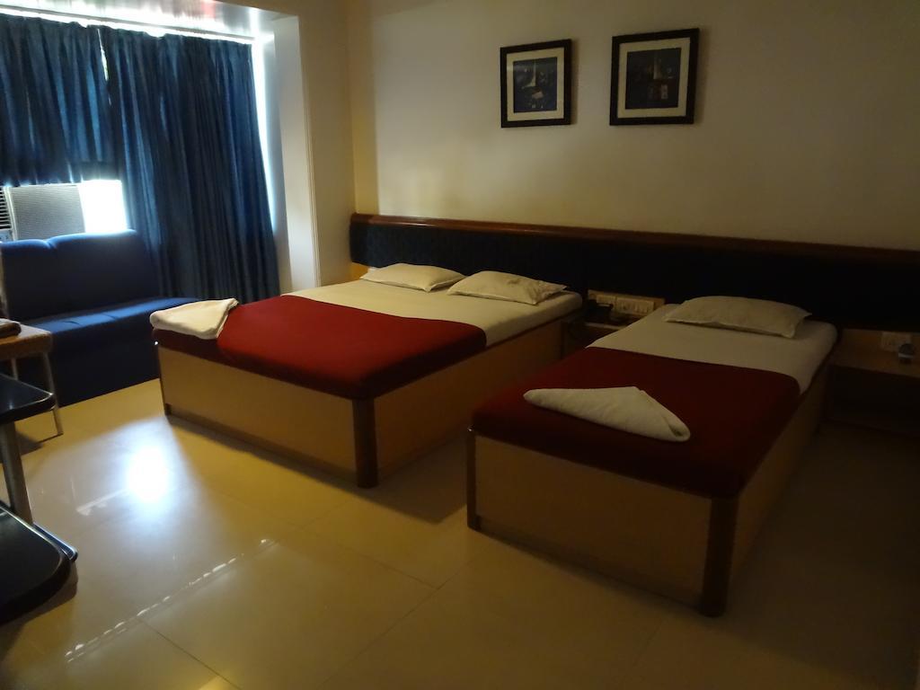 Hotel Ashwin Мумбай Екстериор снимка