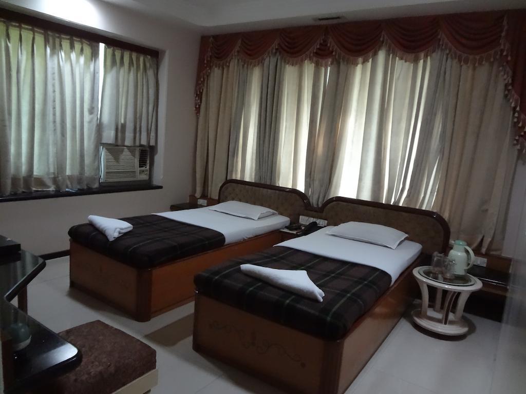 Hotel Ashwin Мумбай Екстериор снимка