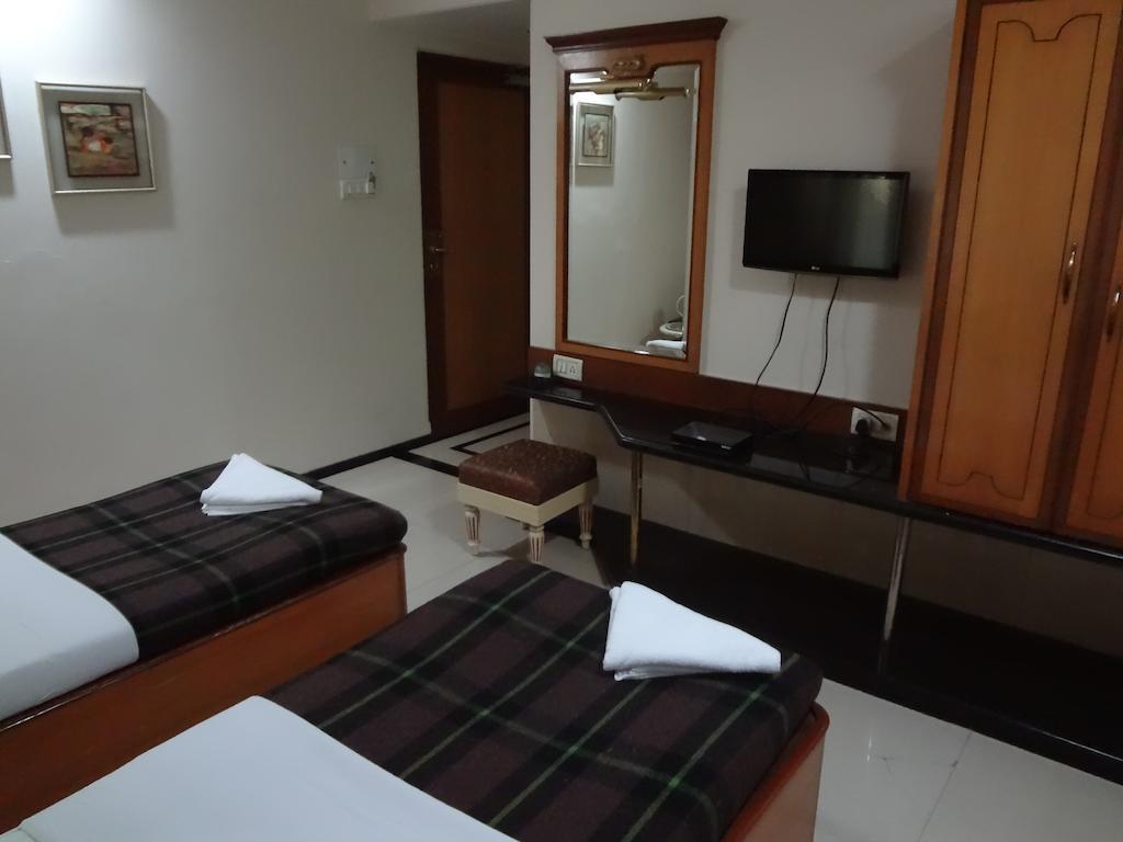 Hotel Ashwin Мумбай Стая снимка
