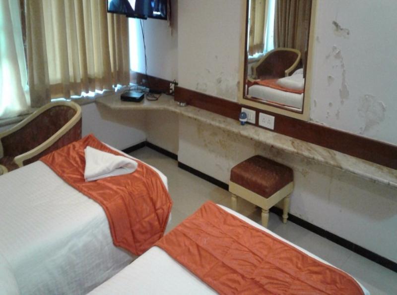Hotel Ashwin Мумбай Екстериор снимка
