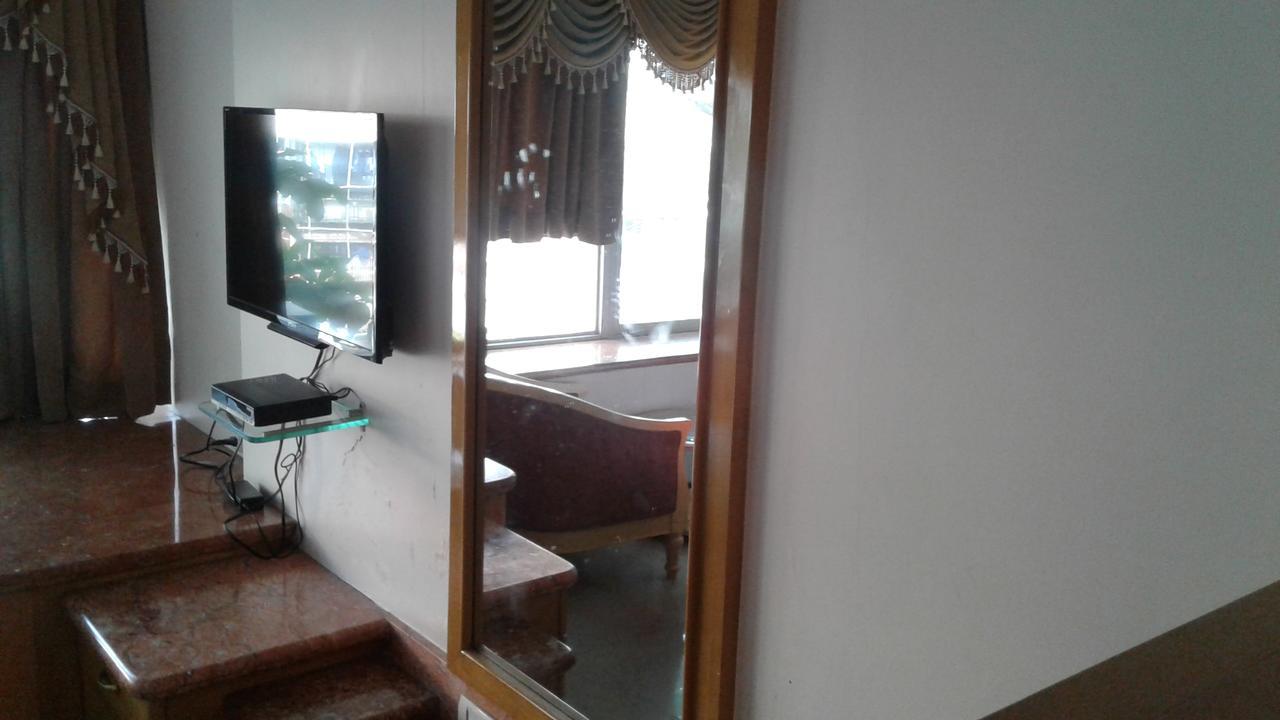 Hotel Ashwin Мумбай Екстериор снимка