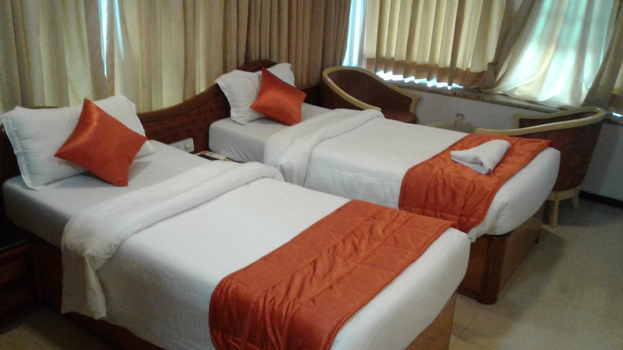Hotel Ashwin Мумбай Екстериор снимка