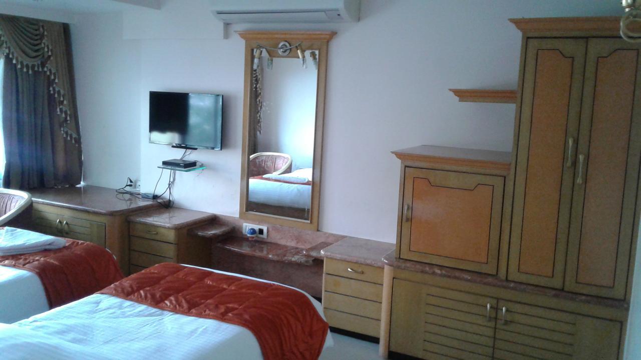 Hotel Ashwin Мумбай Екстериор снимка