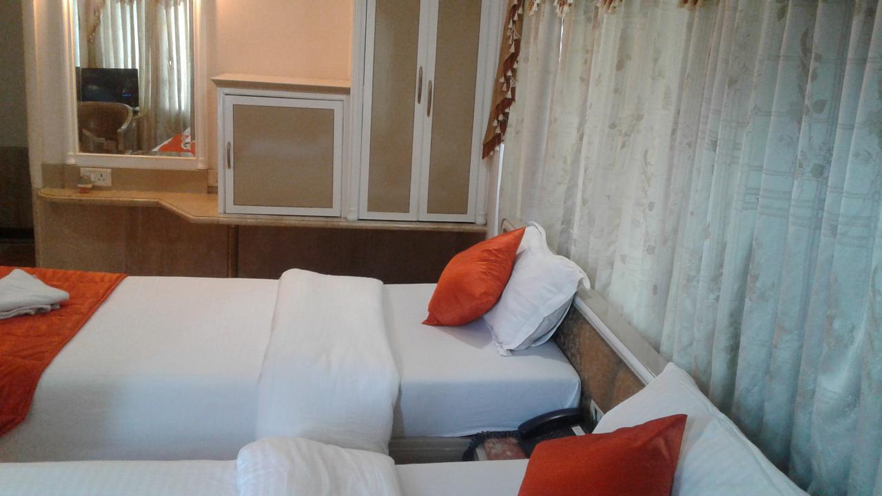 Hotel Ashwin Мумбай Екстериор снимка