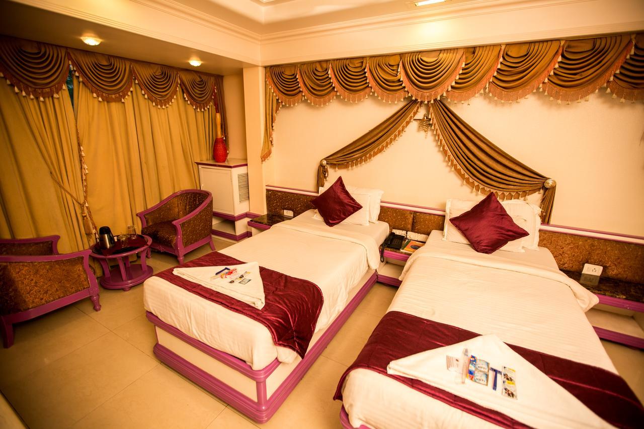 Hotel Ashwin Мумбай Екстериор снимка